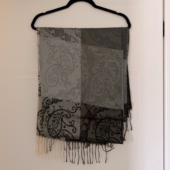 Kaleidos Moda  from Italy magnificent pashmina in beautiful design w/ fringe - Picture 5 of 5